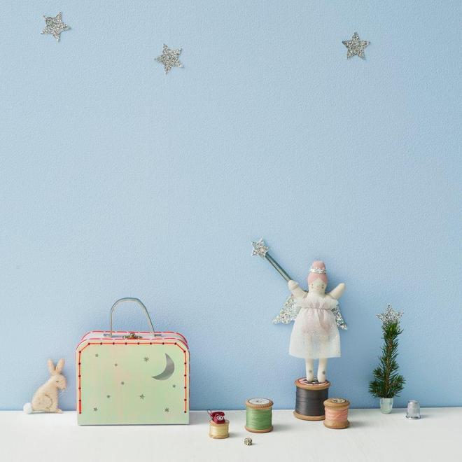 Mini muñeca con maleta EVIE