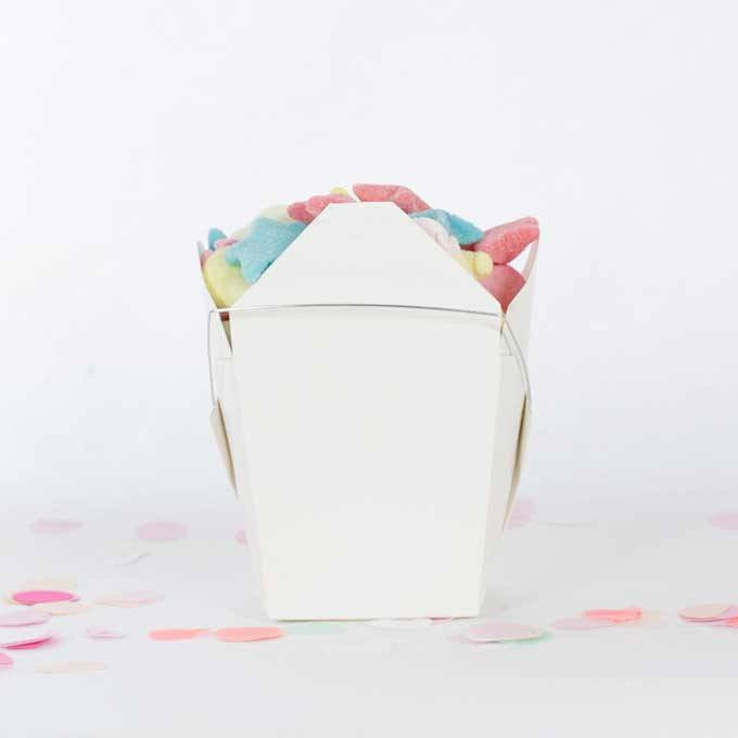 Cajita blanca asa metálica