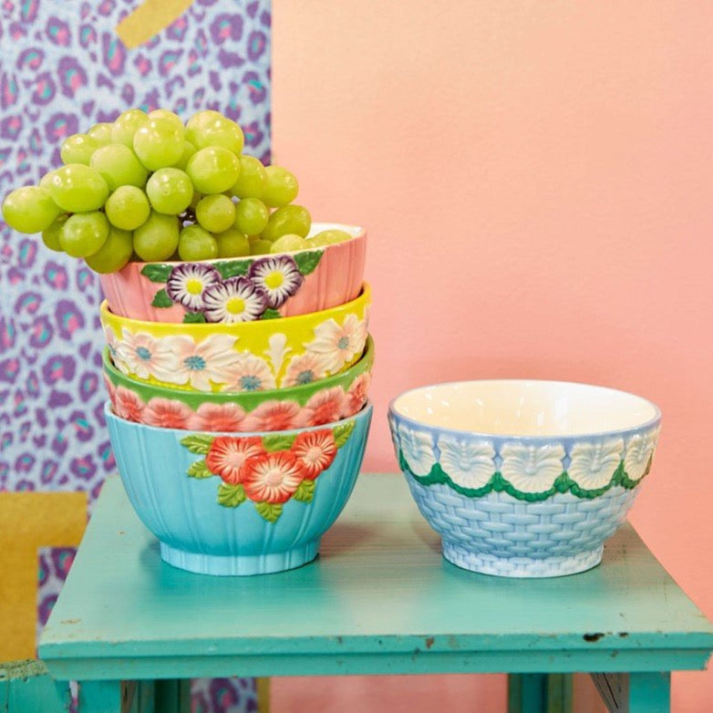 Bowl de cerámica turquesa con flores rojas