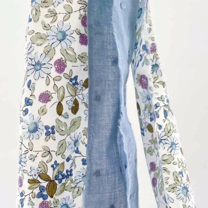 Globo L Látex Bio blanco hinchado con tela liberty y azul y Lettering <br> (solo Barcelona)</br>