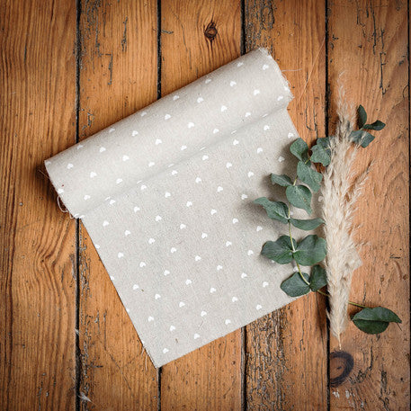 Camino de mesa piedra corazones blancos