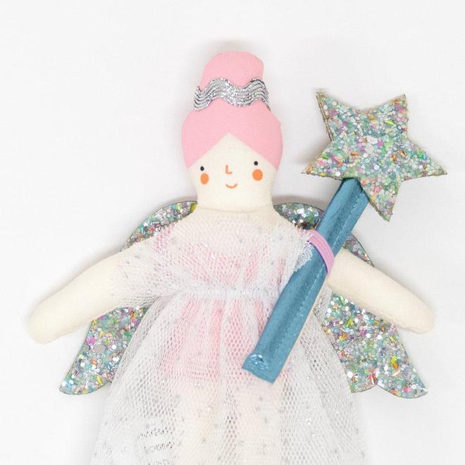 Mini muñeca con maleta EVIE