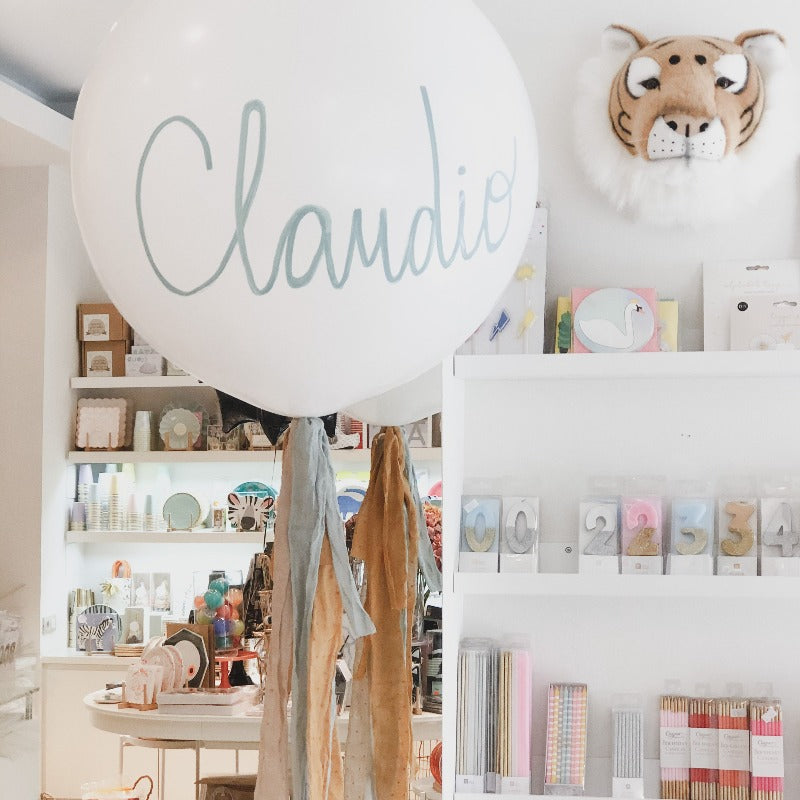 Globo L Látex Bio blanco hinchado con telas mint, piedra, mostaza y Lettering <br> (solo Barcelona)</br>