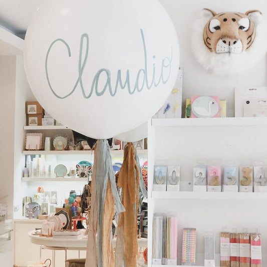 Globo L Látex Bio blanco hinchado con telas mint, piedra, mostaza y Lettering <br> (solo Barcelona)</br>