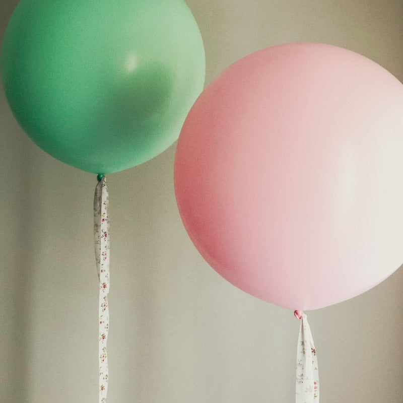 Globo Látex Bio L hinchado con cinta flor basic <br> (solo Barcelona)</br>