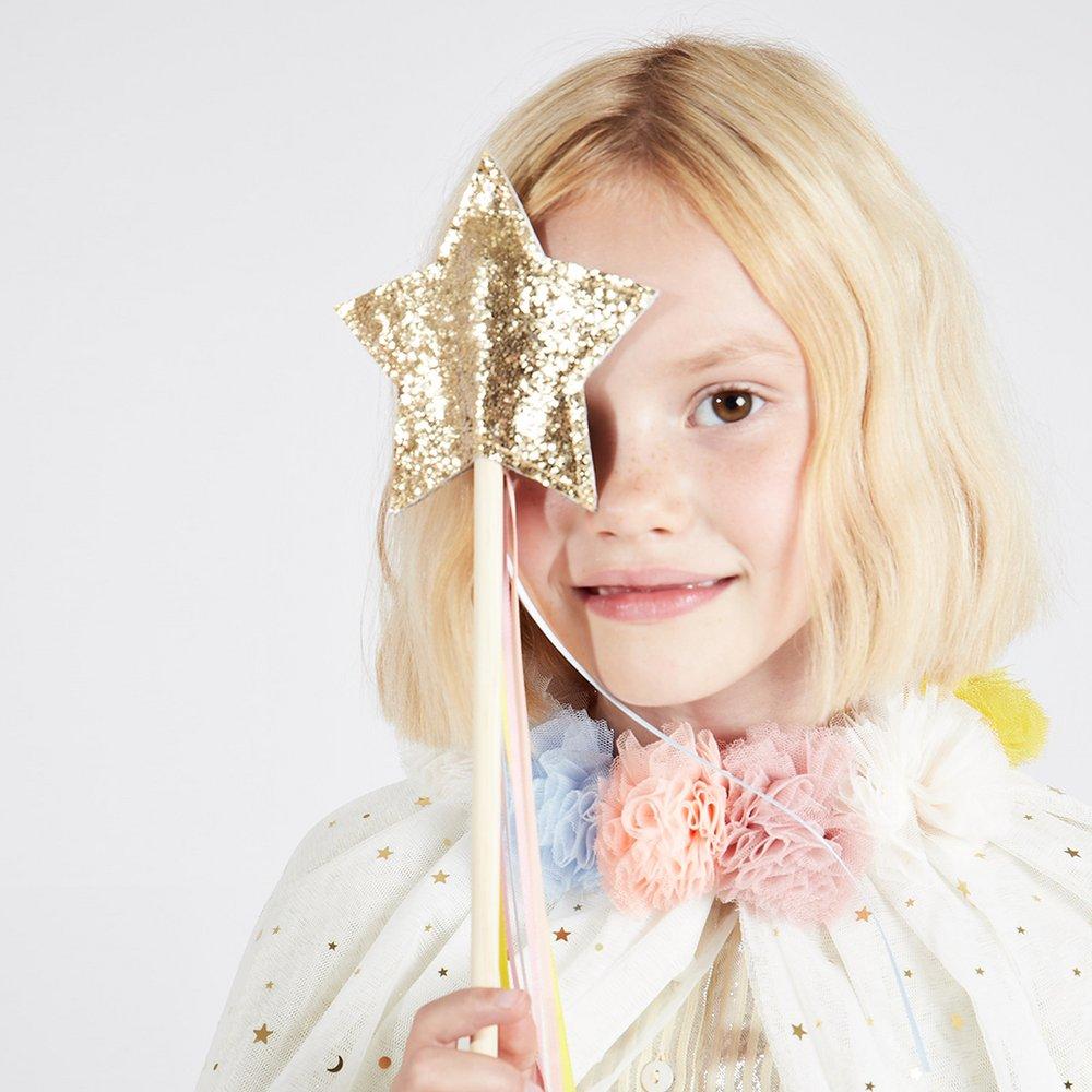 Disfraz capa con pom pom y varita de estrella