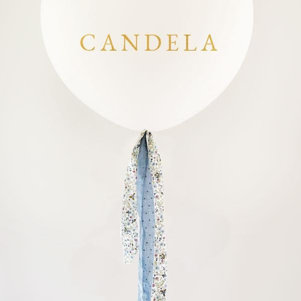 Globo L Látex Bio blanco hinchado con tela liberty y azul y Lettering <br> (solo Barcelona)</br>