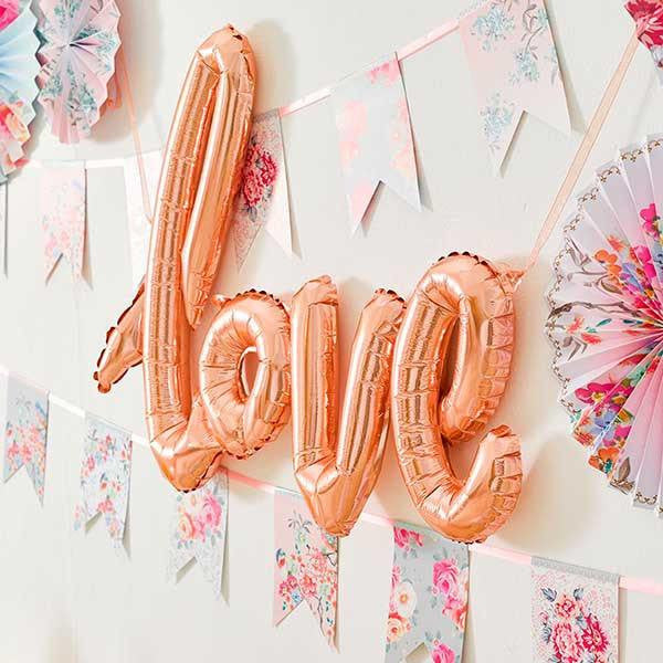 Globo Love caligrafía oro rosa