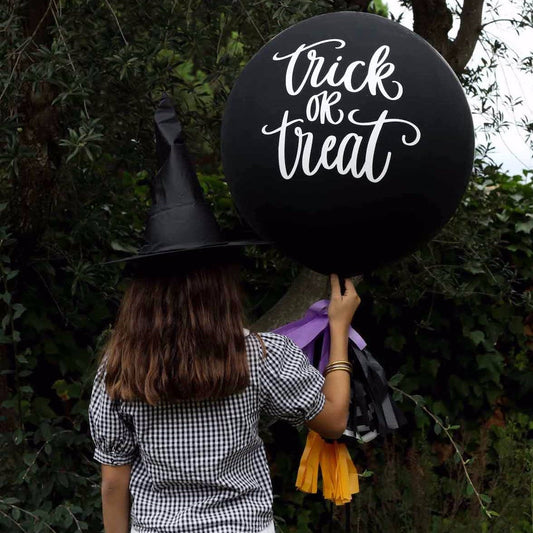 Globo L decorado Trick or treat hinchados con helio <br> (sólo Barcelona)