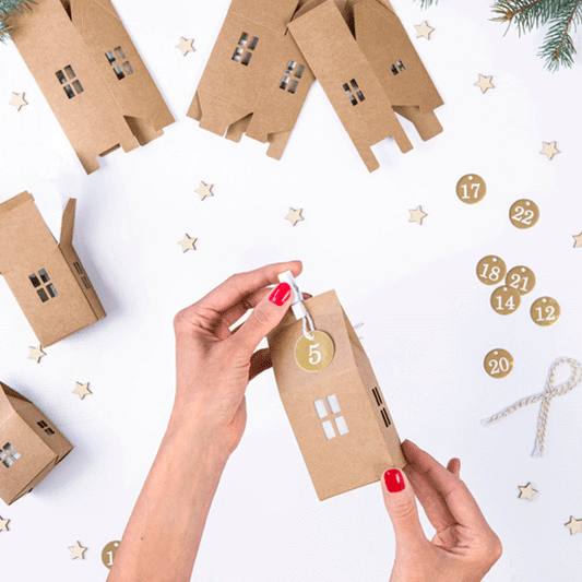 Calendario de Adviento pueblo kraft DIY